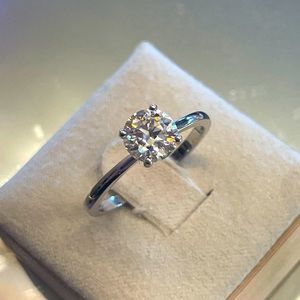 1 Ct diamonds ring